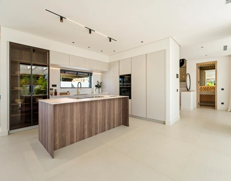 Villa for sale in Linda Vista Baja, San Pedro de Alcantara