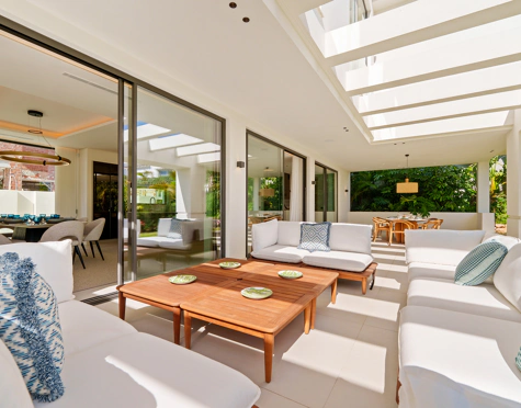 Villa for sale in Linda Vista Baja, San Pedro de Alcantara