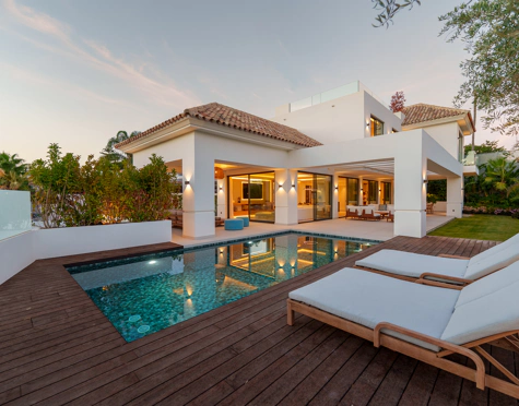 Villa for sale in Linda Vista Baja, San Pedro de Alcantara