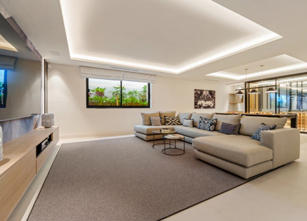 VILLA CONTEMPORÁNEA DE LUJO CON AMENIDADES MODERNAS EN SAN PEDRO DE ALCÁNTARA