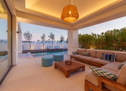 VILLA CONTEMPORÁNEA DE LUJO CON AMENIDADES MODERNAS EN SAN PEDRO DE ALCÁNTARA
