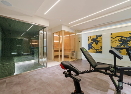 VILLA CONTEMPORÁNEA DE LUJO CON AMENIDADES MODERNAS EN SAN PEDRO DE ALCÁNTARA