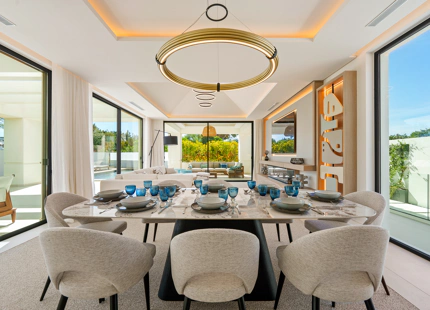 VILLA CONTEMPORÁNEA DE LUJO CON AMENIDADES MODERNAS EN SAN PEDRO DE ALCÁNTARA
