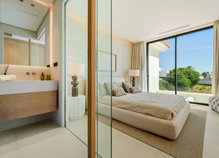 VILLA CONTEMPORÁNEA DE LUJO CON AMENIDADES MODERNAS EN SAN PEDRO DE ALCÁNTARA