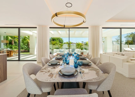 VILLA CONTEMPORÁNEA DE LUJO CON AMENIDADES MODERNAS EN SAN PEDRO DE ALCÁNTARA