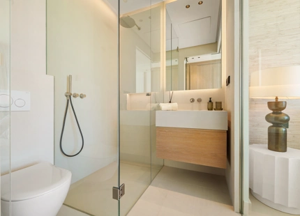 VILLA CONTEMPORÁNEA DE LUJO CON AMENIDADES MODERNAS EN SAN PEDRO DE ALCÁNTARA