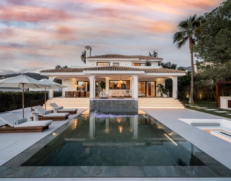 Villa en venta en Nueva Andalucia, Marbella