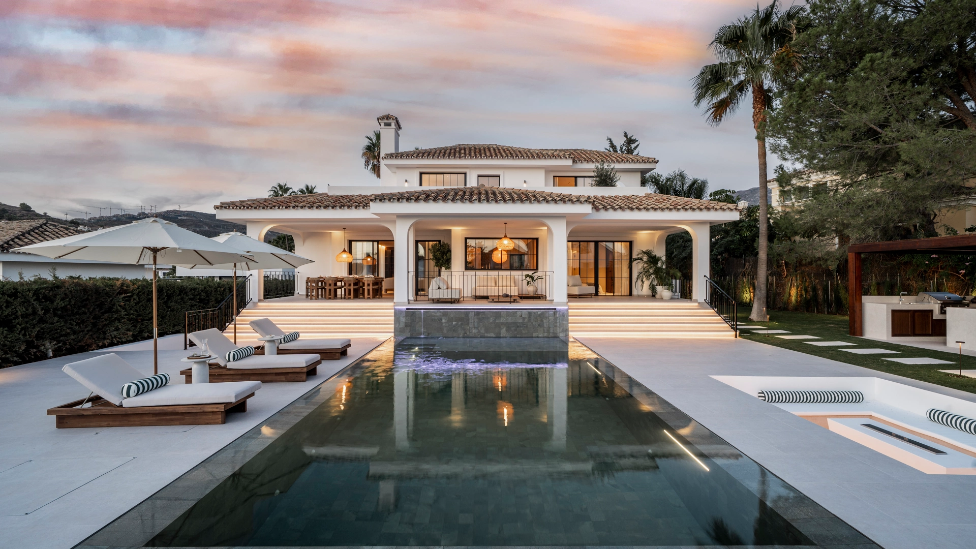 Villa en venta en Nueva Andalucia, Marbella