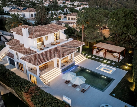 Villa for sale in Nueva Andalucia, Marbella