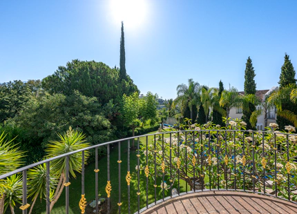 ELEGANT FRONTLINE GOLF VILLA WITH TIMELESS ANDALUSIAN CHARACTER IN LA QUINTA