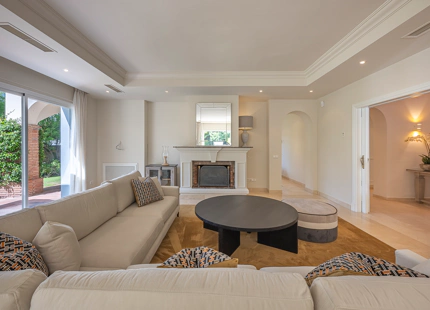 ELEGANT FRONTLINE GOLF VILLA WITH TIMELESS ANDALUSIAN CHARACTER IN LA QUINTA