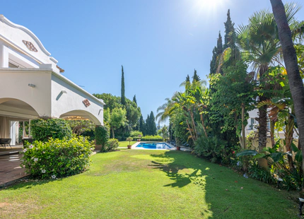 ELEGANT FRONTLINE GOLF VILLA WITH TIMELESS ANDALUSIAN CHARACTER IN LA QUINTA