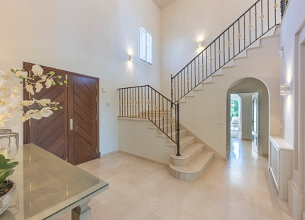 ELEGANT FRONTLINE GOLF VILLA WITH TIMELESS ANDALUSIAN CHARACTER IN LA QUINTA