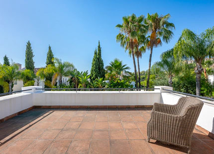 ELEGANT FRONTLINE GOLF VILLA WITH TIMELESS ANDALUSIAN CHARACTER IN LA QUINTA