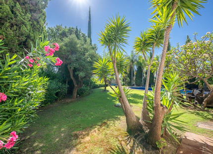 ELEGANT FRONTLINE GOLF VILLA WITH TIMELESS ANDALUSIAN CHARACTER IN LA QUINTA