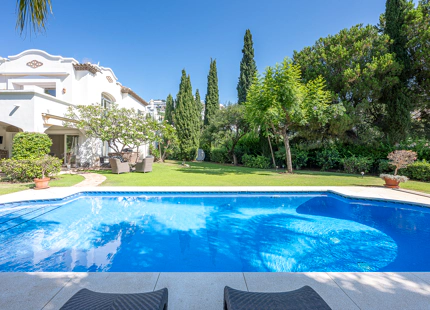 ELEGANT FRONTLINE GOLF VILLA WITH TIMELESS ANDALUSIAN CHARACTER IN LA QUINTA