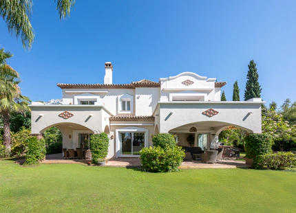ELEGANT FRONTLINE GOLF VILLA WITH TIMELESS ANDALUSIAN CHARACTER IN LA QUINTA