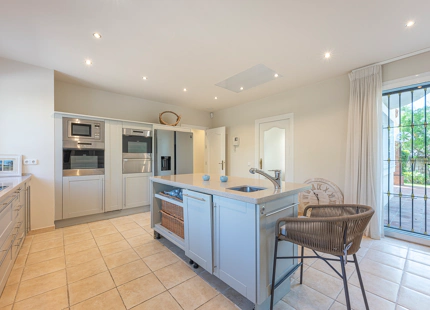 ELEGANT FRONTLINE GOLF VILLA WITH TIMELESS ANDALUSIAN CHARACTER IN LA QUINTA
