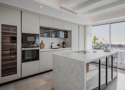 FRONTLINE MARINA DUPLEX PENTHOUSE WITH PANORAMIC VIEWS FOR SALE IN PUERTO BANUS