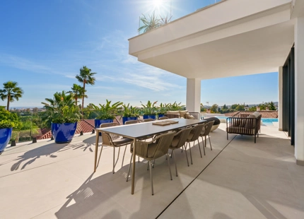 VILLA DE LUJO CON VISTAS MAGNÍFICAS EN VENTA EN LA QUINTA