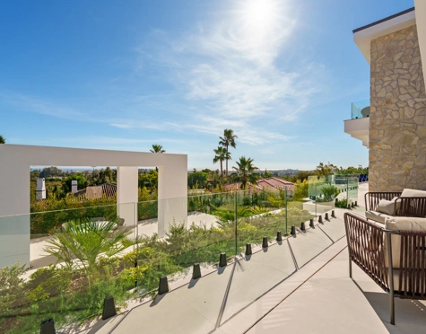 Villa for sale in La Quinta, Benahavis