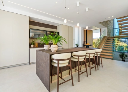 ENCANTADORA VILLA CONTEMPORÁNEA CON VISTAS PANORÁMICAS EN VENTA EN LA QUINTA