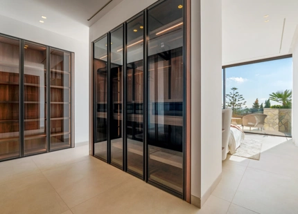 ENCANTADORA VILLA CONTEMPORÁNEA CON VISTAS PANORÁMICAS EN VENTA EN LA QUINTA