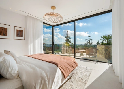 ENCANTADORA VILLA CONTEMPORÁNEA CON VISTAS PANORÁMICAS EN VENTA EN LA QUINTA