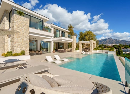 ENCANTADORA VILLA CONTEMPORÁNEA CON VISTAS PANORÁMICAS EN VENTA EN LA QUINTA