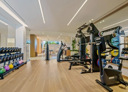 ENCANTADORA VILLA CONTEMPORÁNEA CON VISTAS PANORÁMICAS EN VENTA EN LA QUINTA