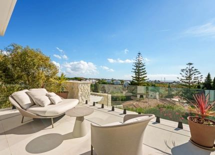 ENCANTADORA VILLA CONTEMPORÁNEA CON VISTAS PANORÁMICAS EN VENTA EN LA QUINTA