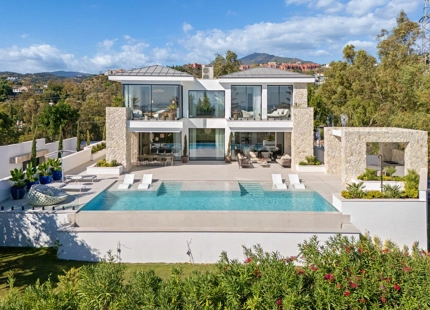 ENCANTADORA VILLA CONTEMPORÁNEA CON VISTAS PANORÁMICAS EN VENTA EN LA QUINTA
