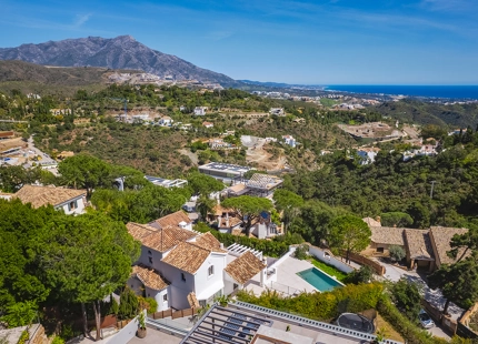 RENOVATED LUXURY VILLA WITH SEA VIEWS FOR SALE IN EL MADROÑAL