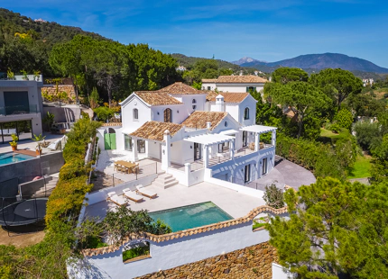 RENOVATED LUXURY VILLA WITH SEA VIEWS FOR SALE IN EL MADROÑAL