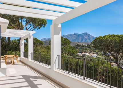 RENOVATED LUXURY VILLA WITH SEA VIEWS FOR SALE IN EL MADROÑAL