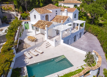 RENOVATED LUXURY VILLA WITH SEA VIEWS FOR SALE IN EL MADROÑAL