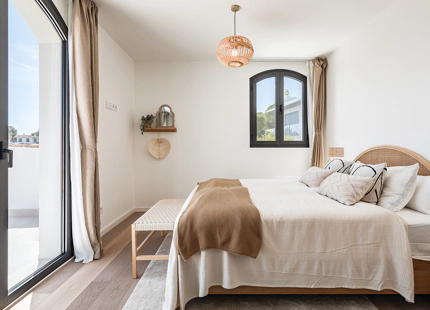 RENOVATED LUXURY VILLA WITH SEA VIEWS FOR SALE IN EL MADROÑAL
