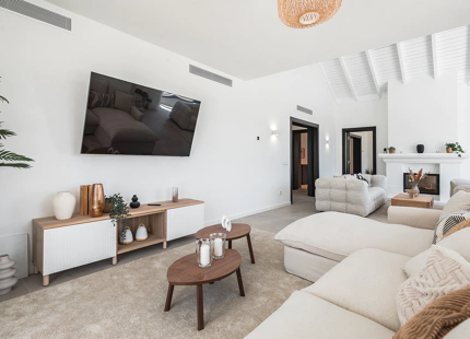 RENOVATED LUXURY VILLA WITH SEA VIEWS FOR SALE IN EL MADROÑAL