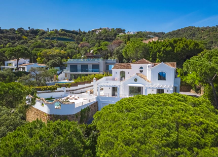 RENOVATED LUXURY VILLA WITH SEA VIEWS FOR SALE IN EL MADROÑAL