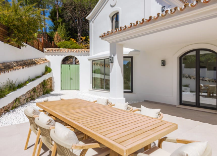 RENOVATED LUXURY VILLA WITH SEA VIEWS FOR SALE IN EL MADROÑAL