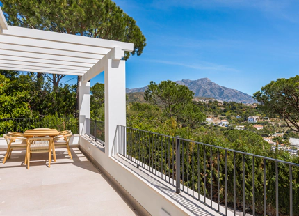 RENOVATED LUXURY VILLA WITH SEA VIEWS FOR SALE IN EL MADROÑAL