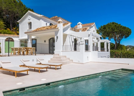 RENOVATED LUXURY VILLA WITH SEA VIEWS FOR SALE IN EL MADROÑAL