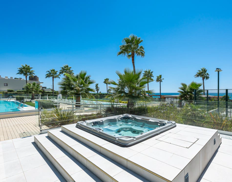 LUXURY MODERN APARTMENT WITH BREATHTAKING SEA VIEWS IN ESTEPONA