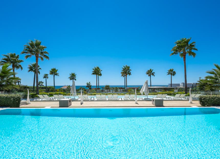 LUXURY MODERN APARTMENT WITH BREATHTAKING SEA VIEWS IN ESTEPONA
