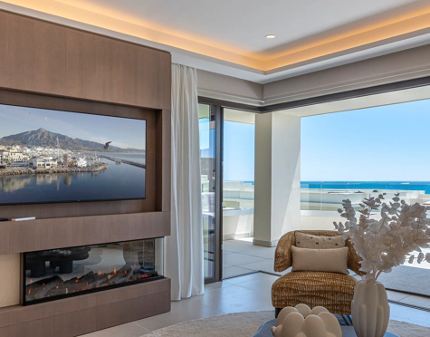 LUXURY MODERN APARTMENT WITH BREATHTAKING SEA VIEWS IN ESTEPONA