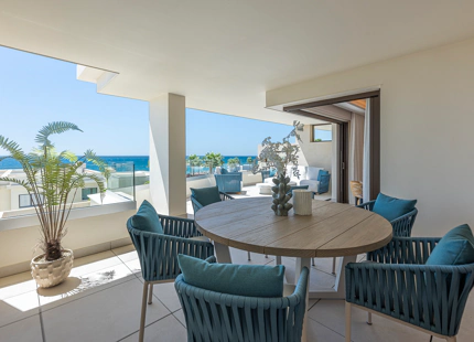 LUXURY MODERN APARTMENT WITH BREATHTAKING SEA VIEWS IN ESTEPONA