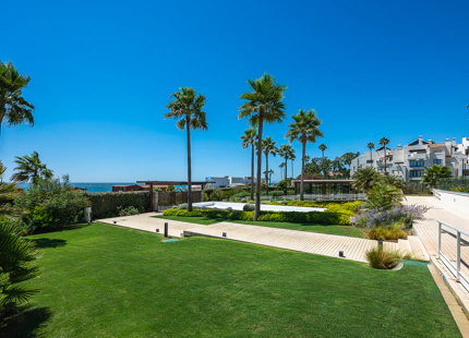 LUXURY MODERN APARTMENT WITH BREATHTAKING SEA VIEWS IN ESTEPONA