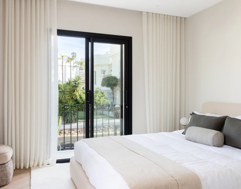 STUNNING 4-BEDROOM TOWNHOUSE WITH ROOFTOP TERRACE IN BENAHAVÍS