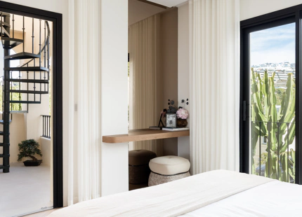 STUNNING 4-BEDROOM TOWNHOUSE WITH ROOFTOP TERRACE IN BENAHAVÍS