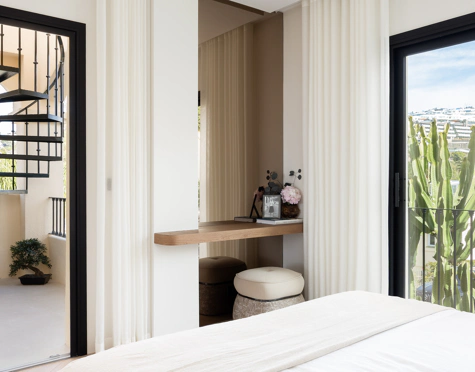 STUNNING 4-BEDROOM TOWNHOUSE WITH ROOFTOP TERRACE IN BENAHAVÍS